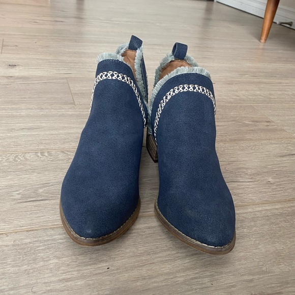 Blue booties with detailed trim - Picture 1 of 5